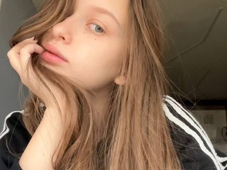 HanaHaeussler's Most Recent Photo